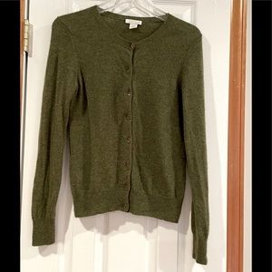 TWEEDS SZ M 100% 2-PLY CASHMERE SWEATER. OLIVE GREEN BUTTON FRONT CARDIGAN